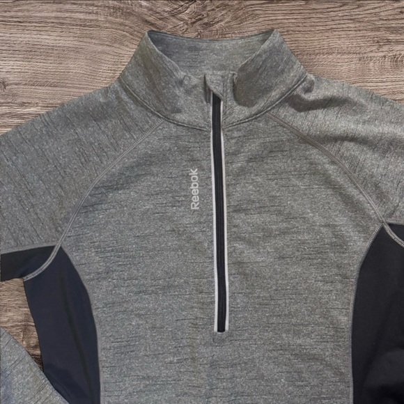 NWOT Reebok Charcoal & Black Medium Women’s Quarter-Zip Long Sleeve Pullover - Picture 4 of 4
